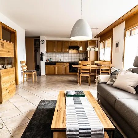 Haus Lotus, Moosfluhbahn