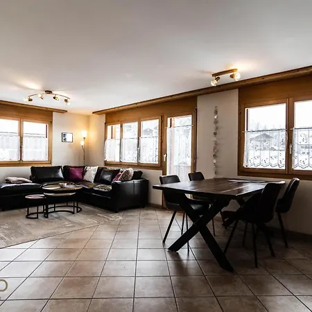 Haus Lotus, Moosfluhbahn 아파트